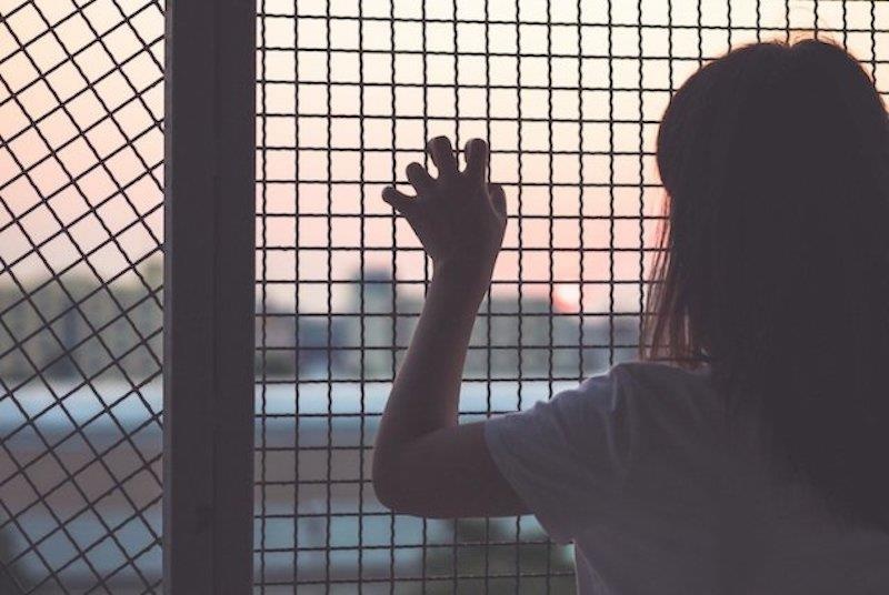 Chi em sinh doi 16 tuoi bi ban cua me lua sang Trung Quoc ga lam vo hinh anh