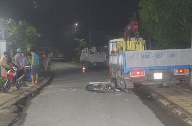 tông vào xe tải tử vong ảnh 1 tong vao xe tai tu vong anh 1