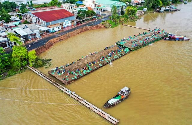 Tiếp tục sạt lở quốc lộ 91 ảnh 3 Tiep tuc sat lo quoc lo 91 anh 3