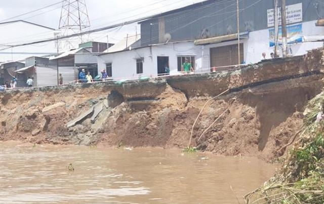Tiếp tục sạt lở quốc lộ 91 ảnh 1 Tiep tuc sat lo quoc lo 91 anh 1