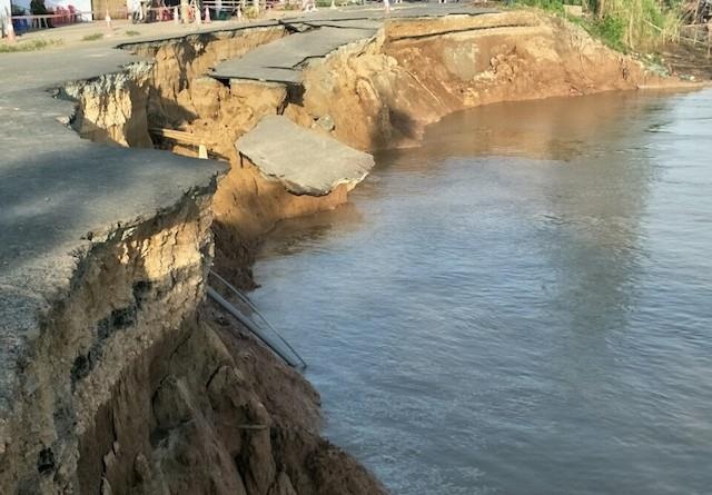 Sat lo nghiem trong, mot phan quoc lo 91 qua An Giang troi xuong song hinh anh