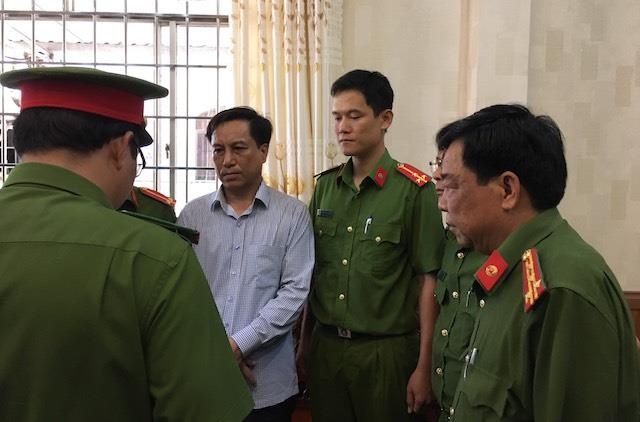 Bắt tạm giam ảnh 1 Bat tam giam anh 1