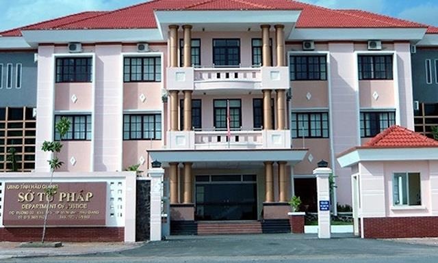 Pho giam doc So Tu phap bi ky luat vi khong nhan quyet dinh dieu dong hinh anh