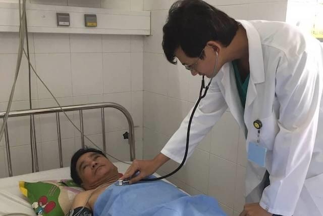 Cuu song mot nguoi Singapore bi nhoi mau co tim cap o Can Tho hinh anh