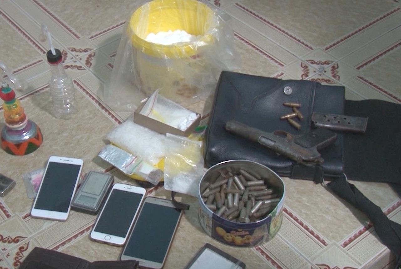 Tàng trữ ma túy cùng súng K54 ảnh 1 Tang tru ma tuy cung sung K54 anh 1