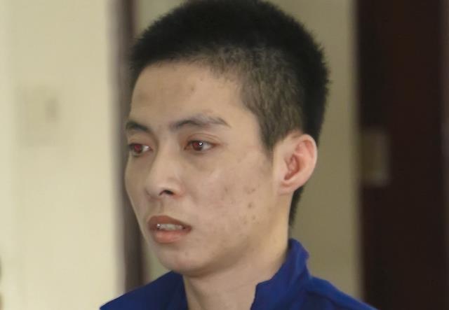 Linh 6 nam tu vi dim chet anh ruot do bi ep nhau hinh anh