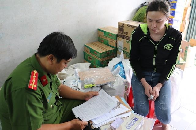 Người đẹp chuyển giới chở hàng lậu ảnh 1 Nguoi dep chuyen gioi cho hang lau anh 1