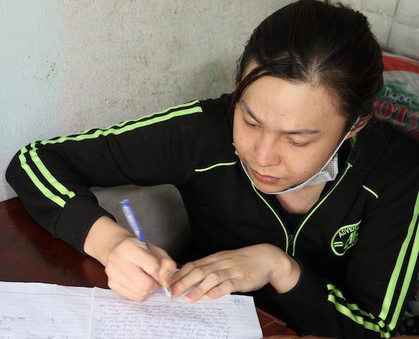 'Nguoi dep chuyen gioi' bi bat khi cho thuoc la lau hinh anh