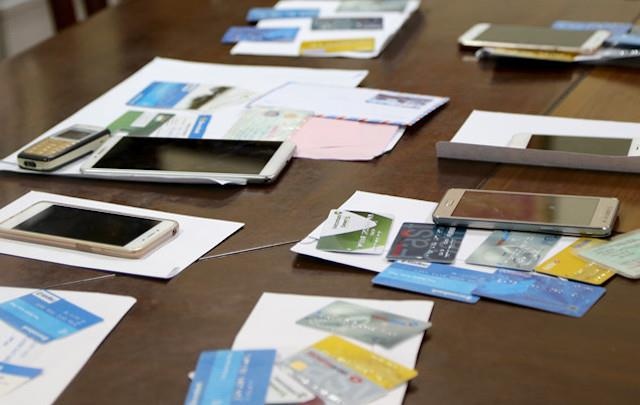 Bang toi pham nguoi Trung Quoc dung may kich hoat giong noi di lua dao hinh anh