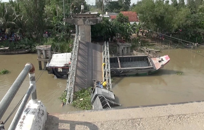 Sập cầu  ảnh 2 Sap cau anh 2