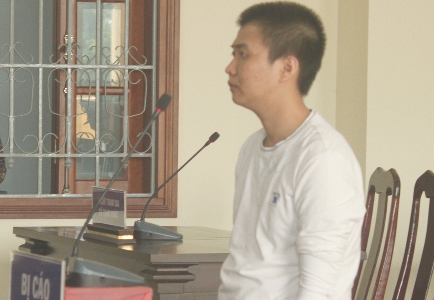 Kẻ tâm thần đâm người lĩnh án ảnh 1 Ke tam than dam nguoi linh an anh 1