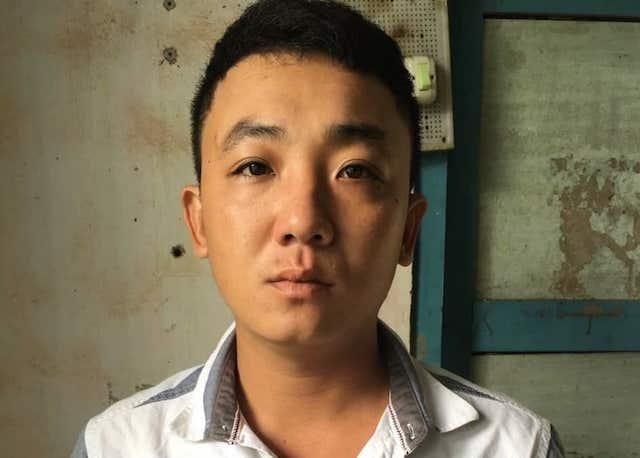 Khoi to 9X cam dao dam chet nguoi truoc quan nhau hinh anh