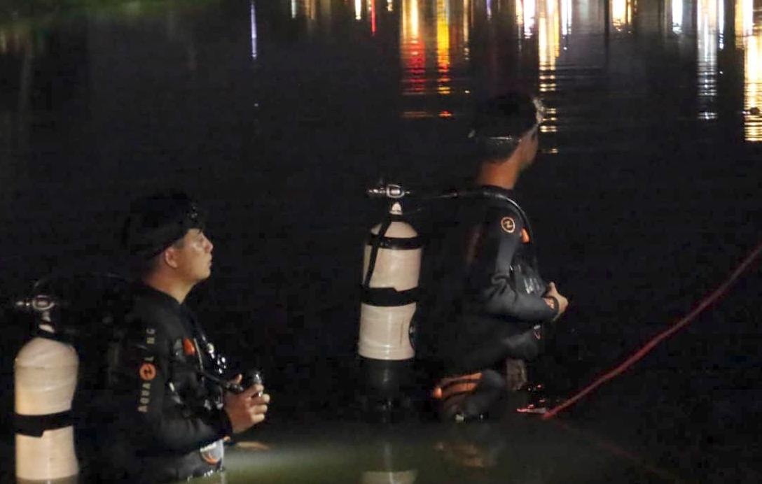 Nu tai xe tu vong khi lao xe xuong ho luc trieu cuong hinh anh