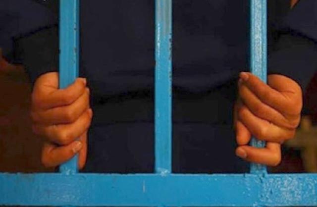 Nguyen can bo quan giao bi khoi to vi hai bi can bo tron hinh anh