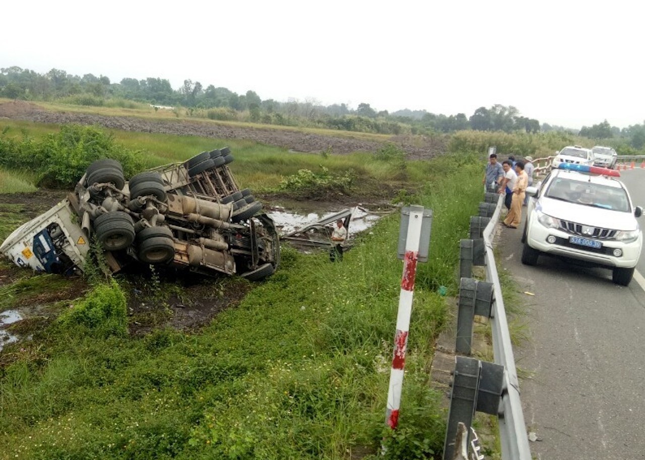 Cat cabin cuu tai xe xe dau keo anh 2