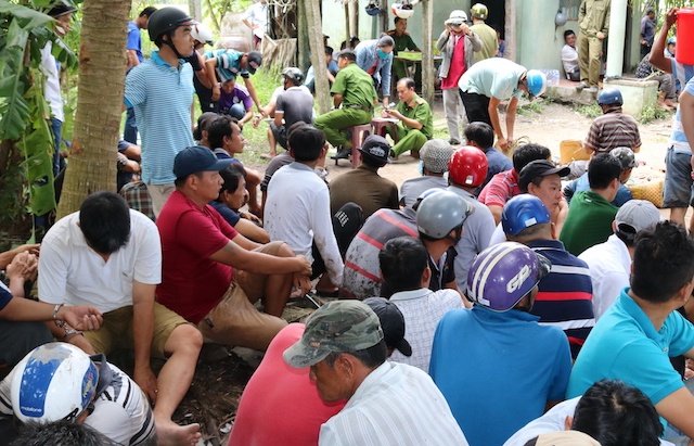 Canh sat bat 92 nguoi da ga an tien o Tra Vinh hinh anh