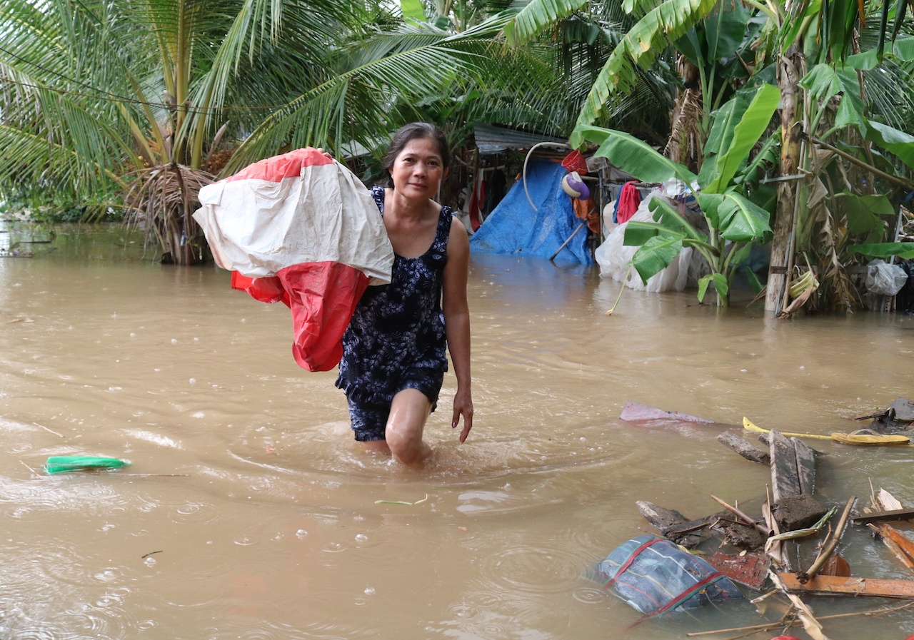 trieu cuong gay ngap noi o anh 1