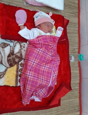 Be gai so sinh bi bo roi anh 1