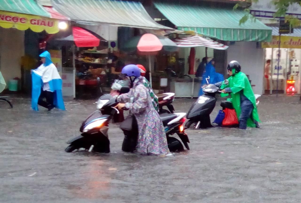 Nhieu tuyen duong o Can Tho ngap sau sau mua lon hinh anh