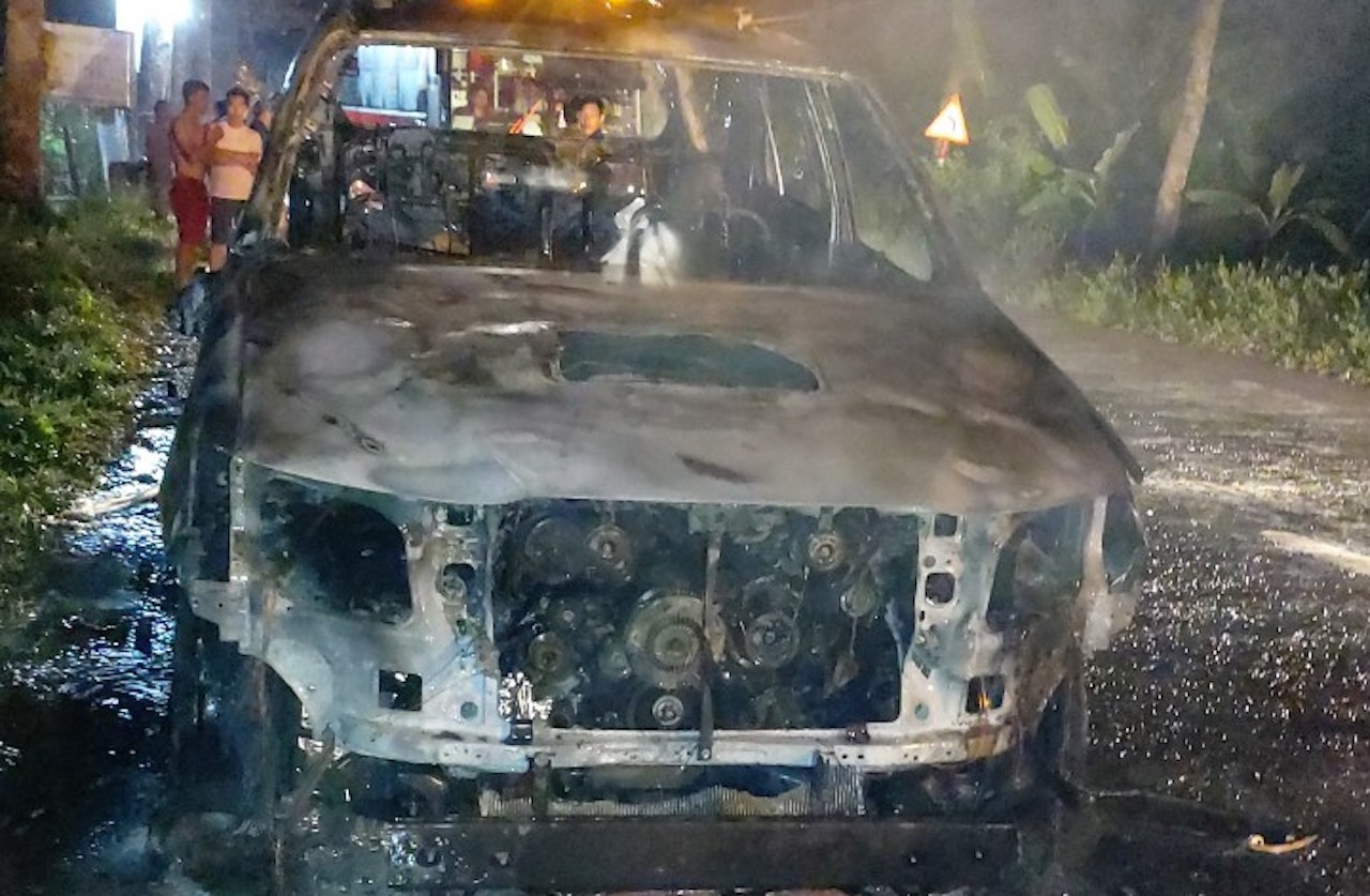 Toyota Fortuner bị cháy rụi ảnh 1 Toyota Fortuner bi chay rui anh 1