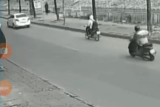 Tai xe say xin ngu tai cho sau khi tong taxi hinh anh