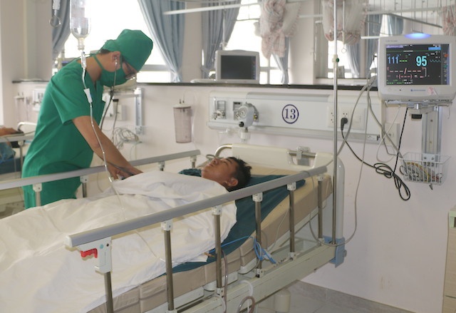Bảo vệ bị đâm trọng thương ảnh 1 Bao ve bi dam trong thuong anh 1