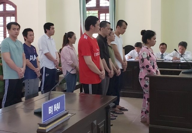 Nhom sinh vien linh an vi mua ban ma tuy hinh anh