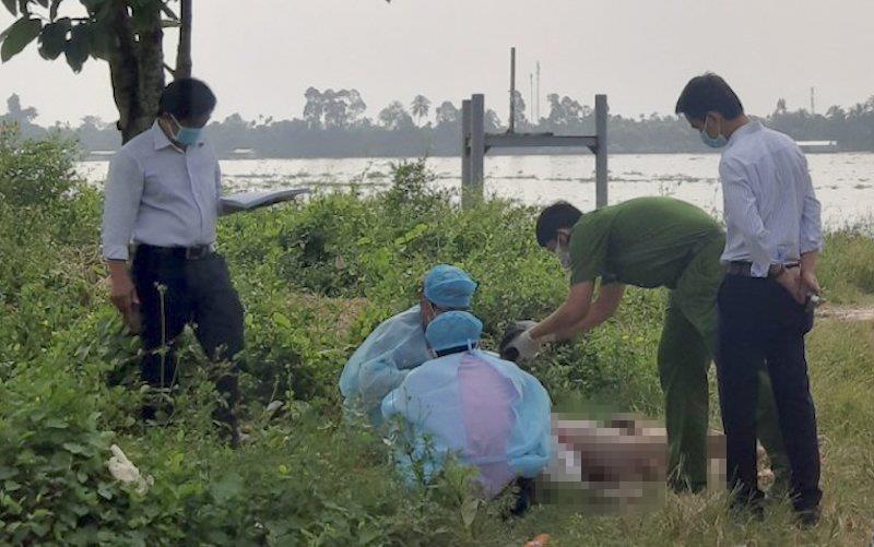 Thi the nguoi dan ong noi tren song Tien hinh anh