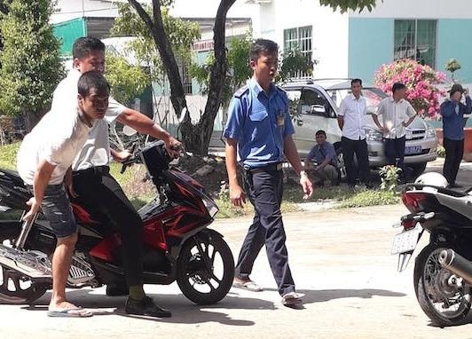 Hon 100 hoc vien tron khoi co so cai nghien hinh anh