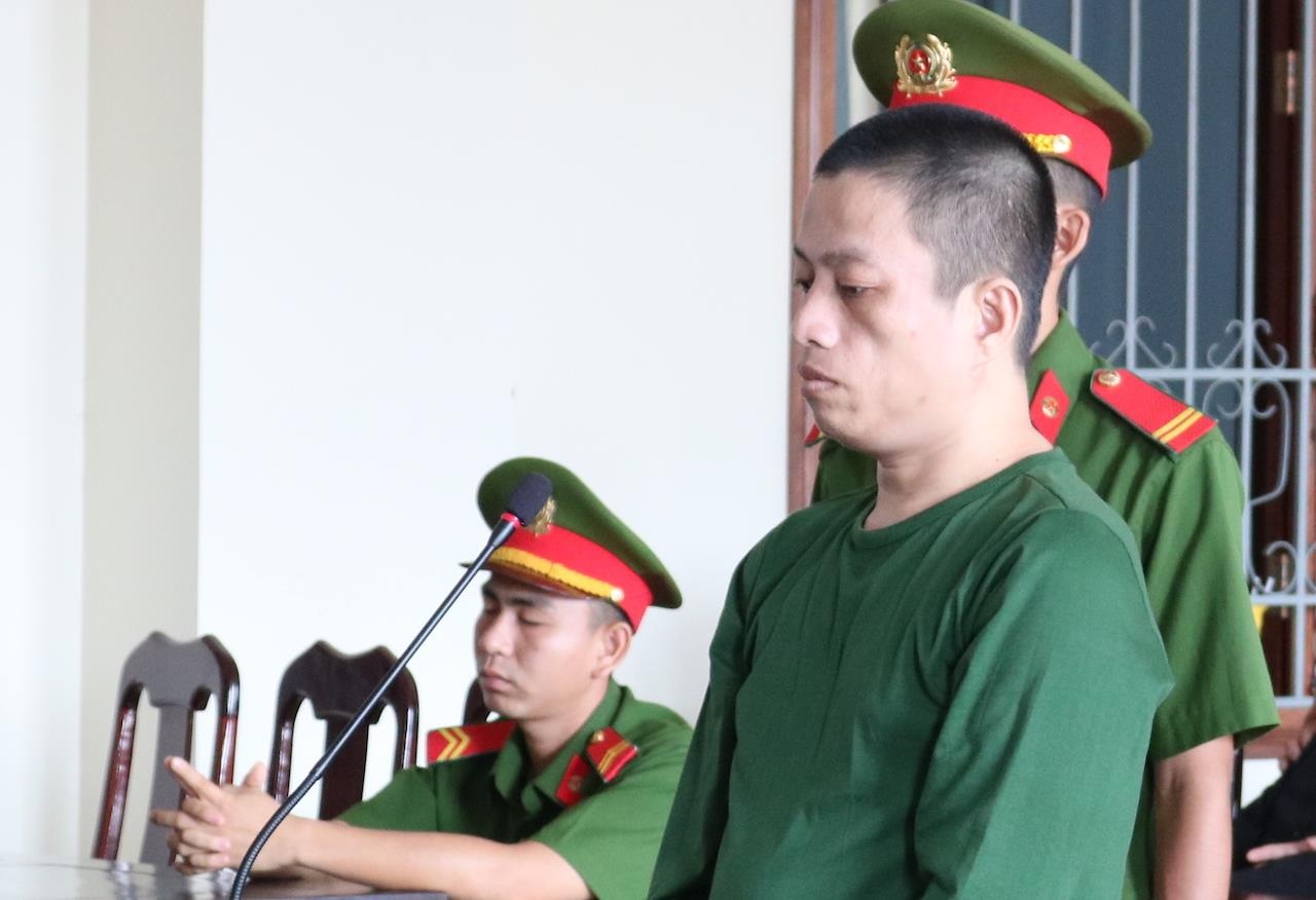 An tu hinh voi ke giet vo hinh anh