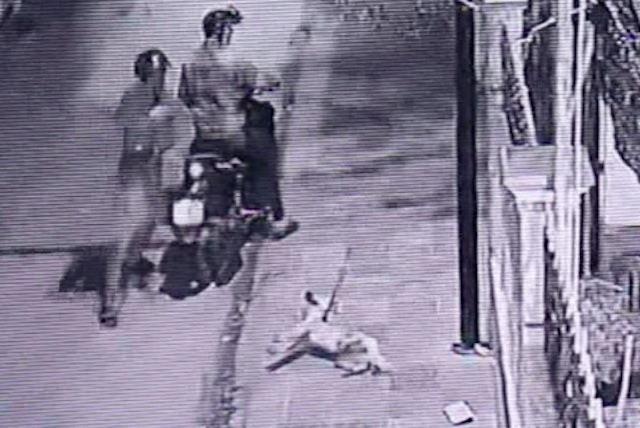 Hai thanh nien di Exciter ban trom cho trong 5 giay o mien Tay hinh anh