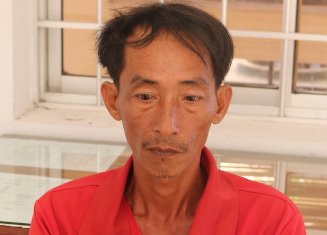 Em ruot dung xich troi anh vao goc cay dan den tu vong hinh anh