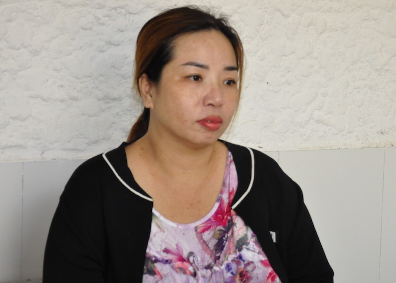 Gia nu tiep vien hang khong len mang lua tinh va tien hinh anh