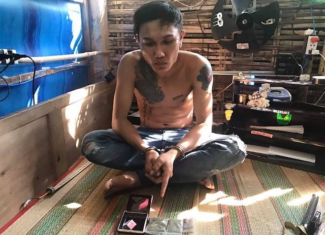 Cảnh sát bắt kẻ buôn ma túy ảnh 1 Canh sat bat ke buon ma tuy anh 1