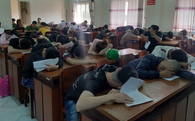 Nhom thanh nien dap da trong khach san anh 1