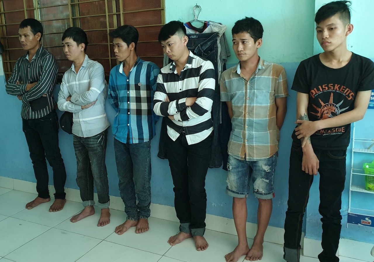 Cảnh sát bắt hai nhóm thanh niên hỗn chiến ảnh 1 Canh sat bat hai nhom thanh nien hon chien anh 1