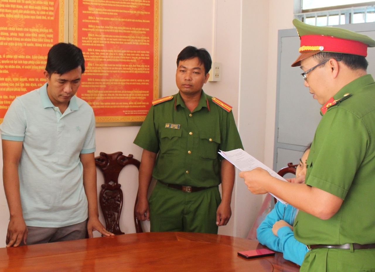 Bat 2 nguoi loi dung chuyen muc dich su dung dat truc loi hon 4 ty hinh anh