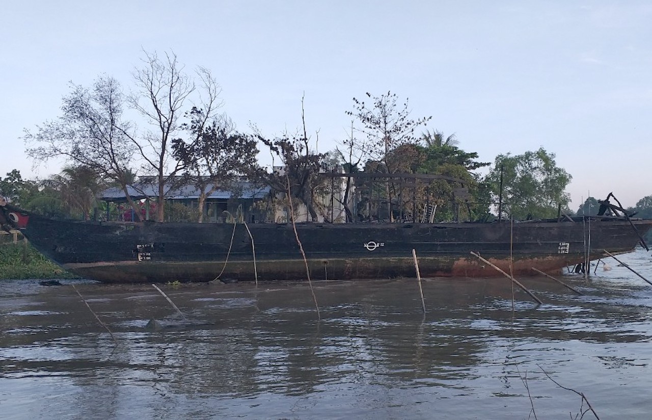 Chay tau du lich gay thiet hai tien ty anh 2