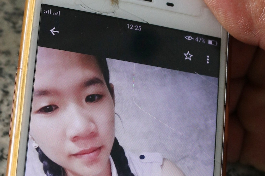 Nu sinh mien Tay mat tich khi di mua tieu hinh anh
