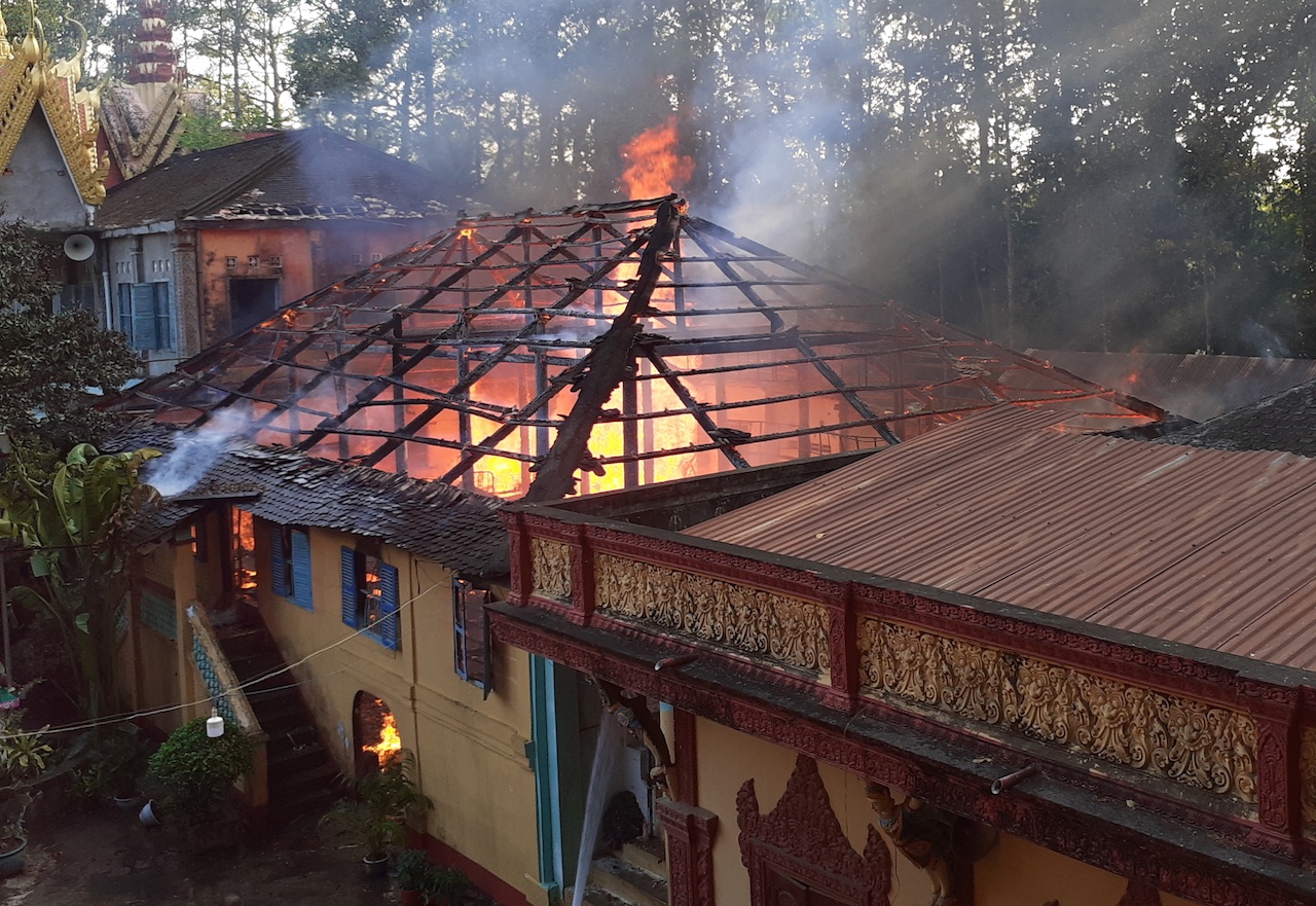 Chua 1.400 nam tuoi o Tra Vinh boc chay hinh anh