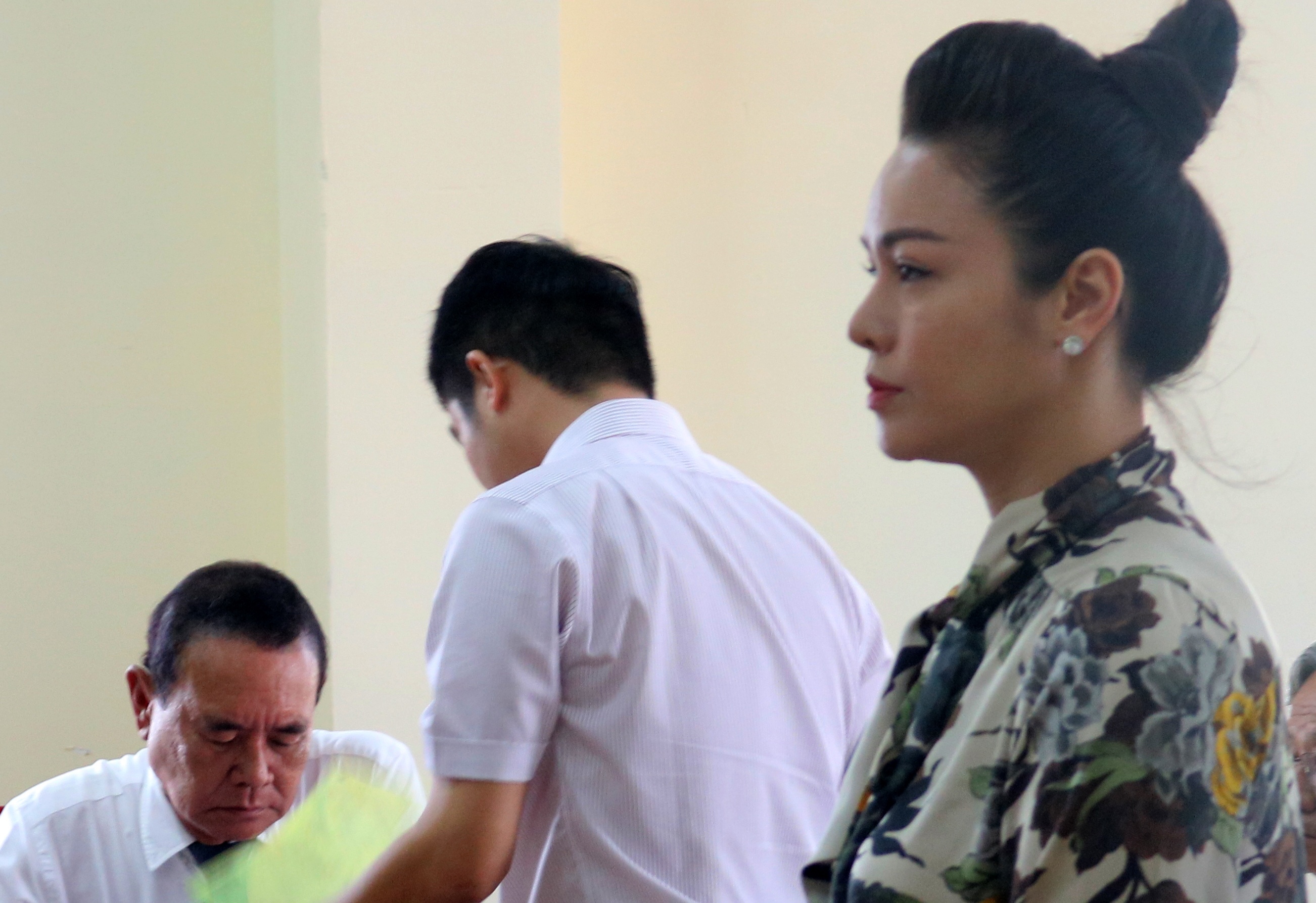 Chong cu Nhat Kim Anh yeu cau doi tham phan lan 2, toa lai hoan xu hinh anh