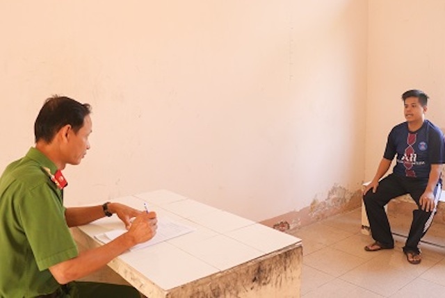 trinh duoc vien cuop tui xach anh 1