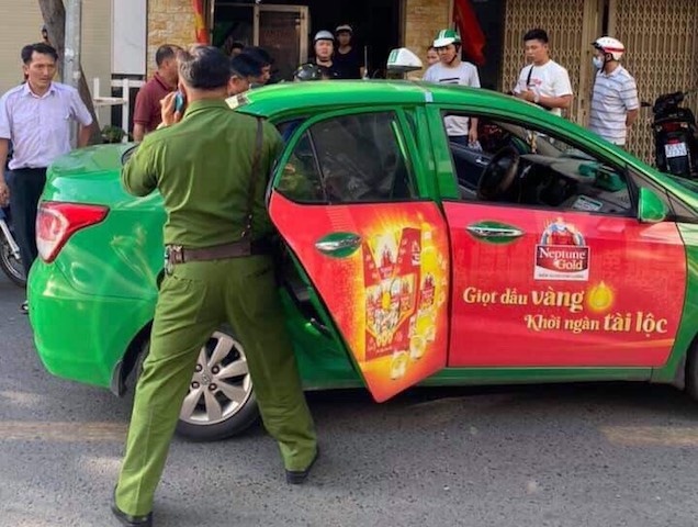 Hai nghi phạm đâm cảnh sát tử vong ảnh 1 Hai nghi pham dam canh sat tu vong anh 1