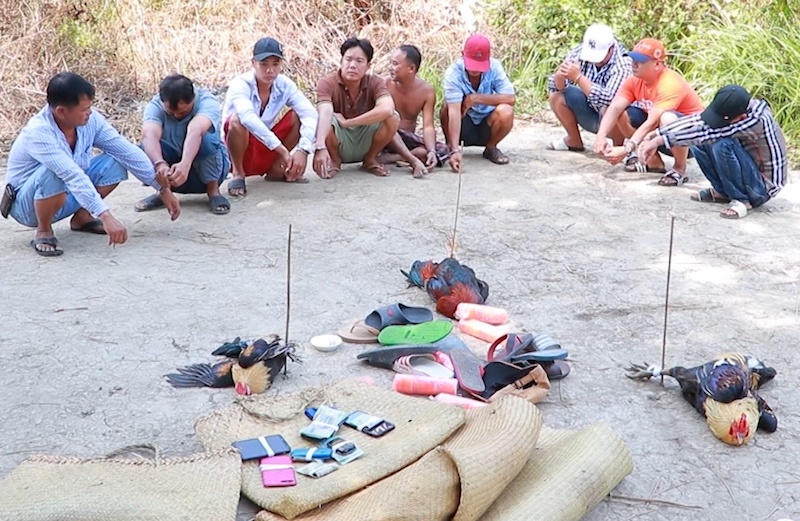 Nhom thanh nien da ga bi bat ngay 30 Tet hinh anh