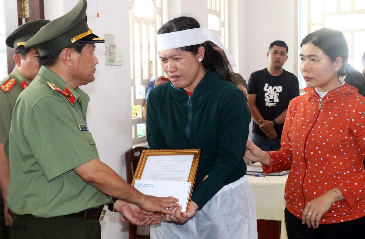Đại úy công an  ảnh 2 Dai uy cong an anh 2