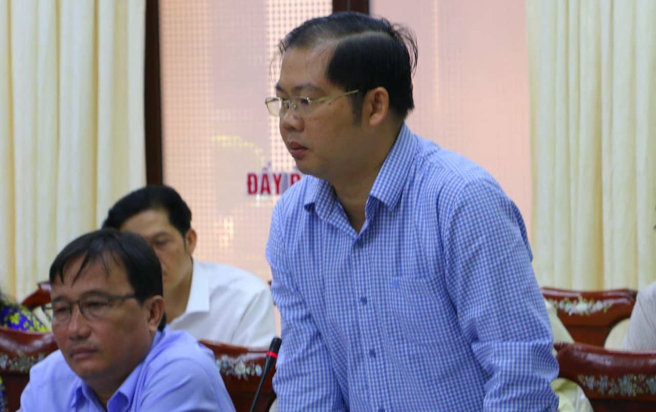 Khach du lich giam vi virus Corona anh 1