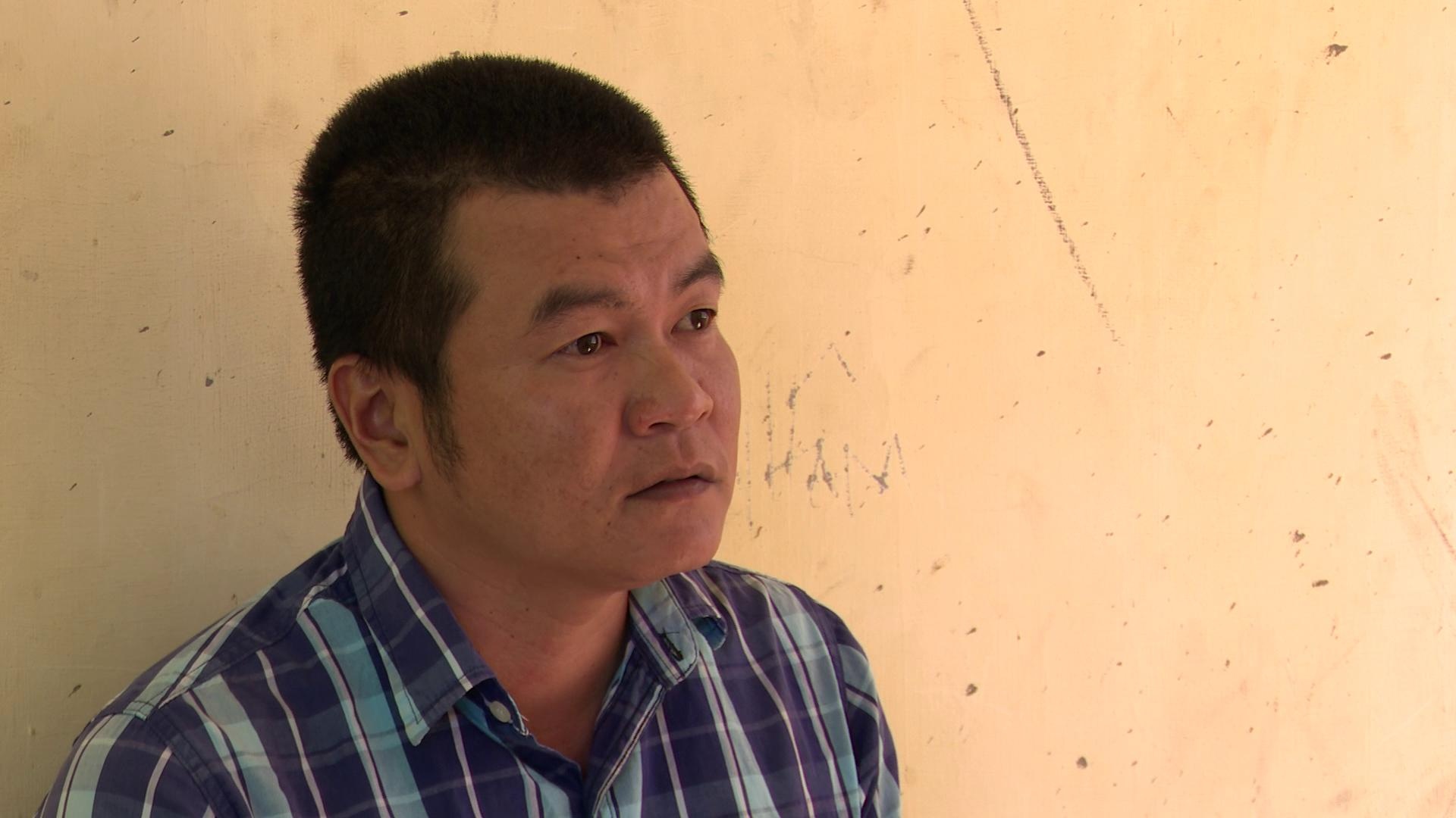 Mao danh canh sat hinh su vao quan ca phe cuop dien thoai hinh anh