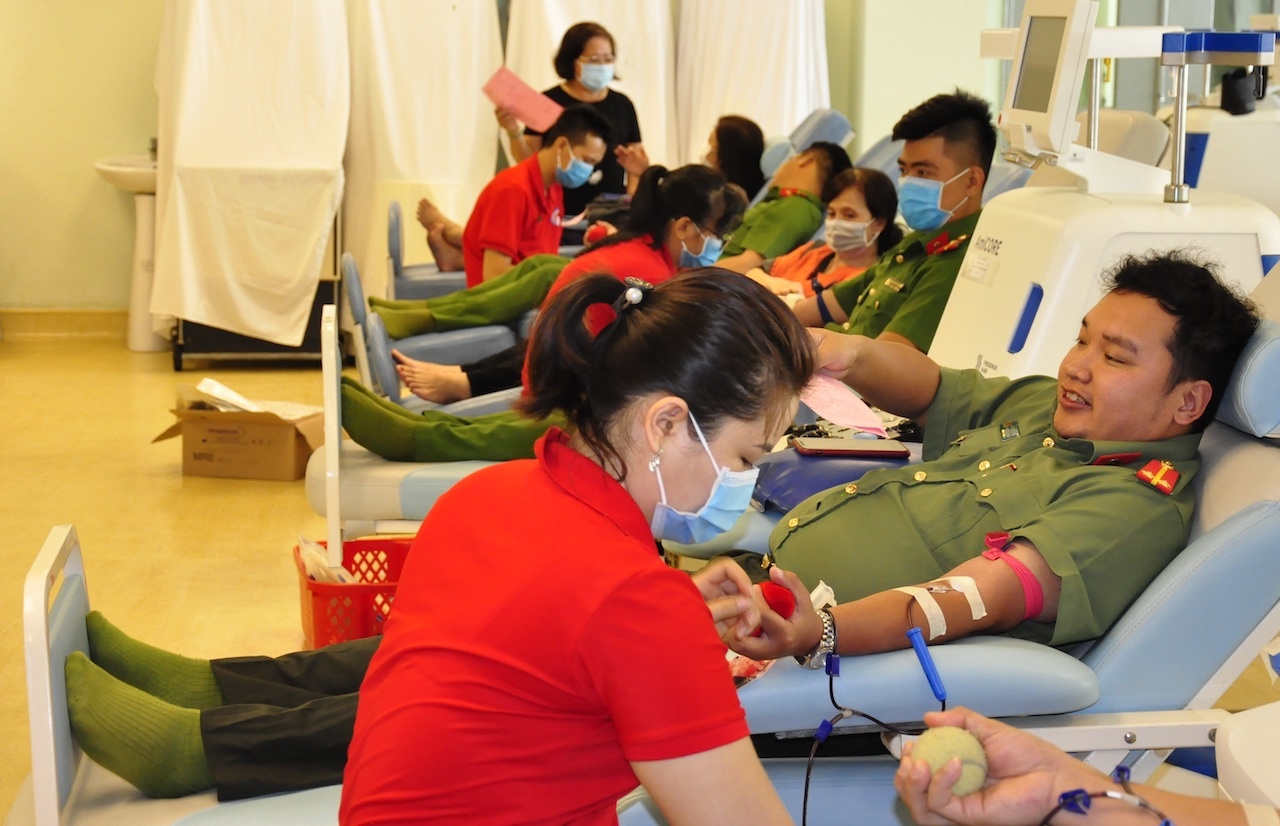 Hon 70 canh sat o mien Tay di hien mau hinh anh