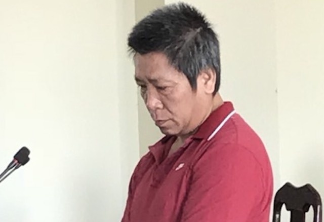 Cua co ban vi khong muon bao tien an nhau hinh anh