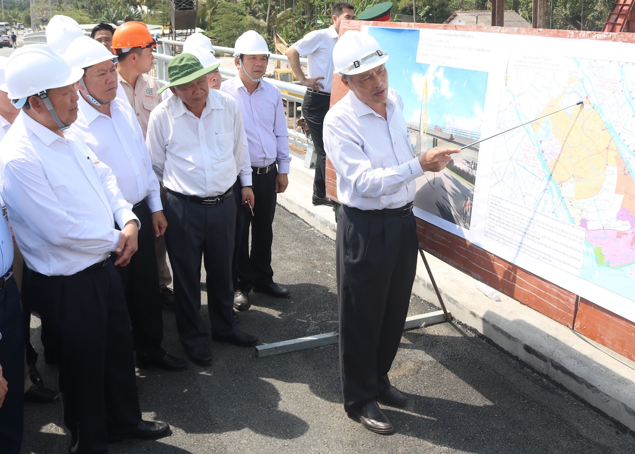 Pho thu tuong Truong Hoa Binh kiem tra cong trinh chong han man hinh anh